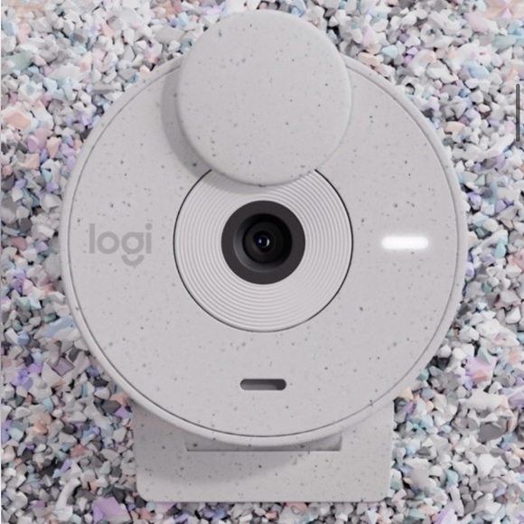 NEW 2024 Logitech webcam BRIO 300 - Picture 2 of 9